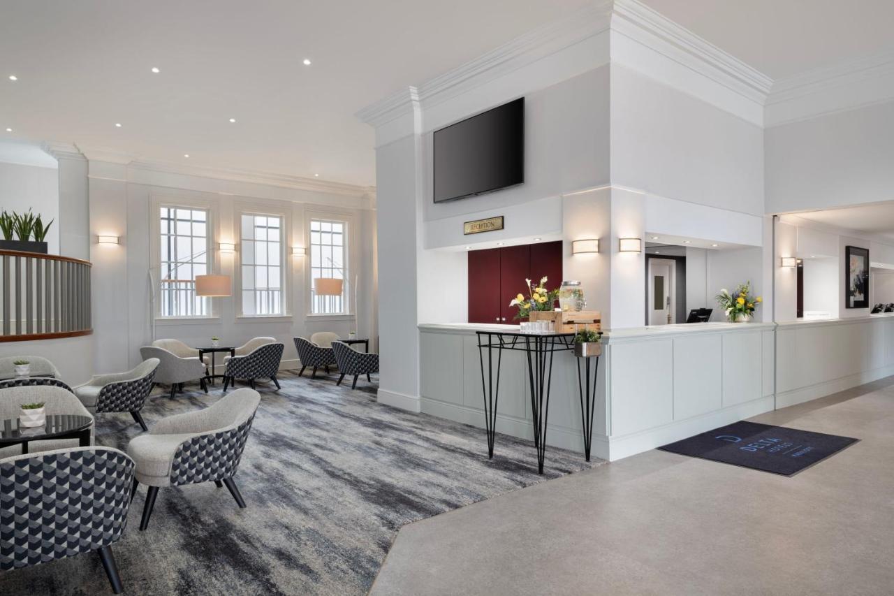 Delta Hotels By Marriott Heathrow Windsor Eksteriør billede