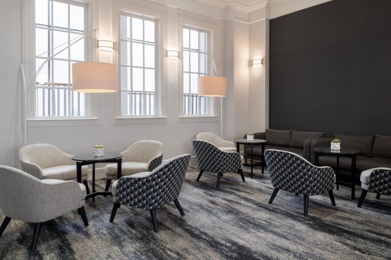 Delta Hotels By Marriott Heathrow Windsor Eksteriør billede