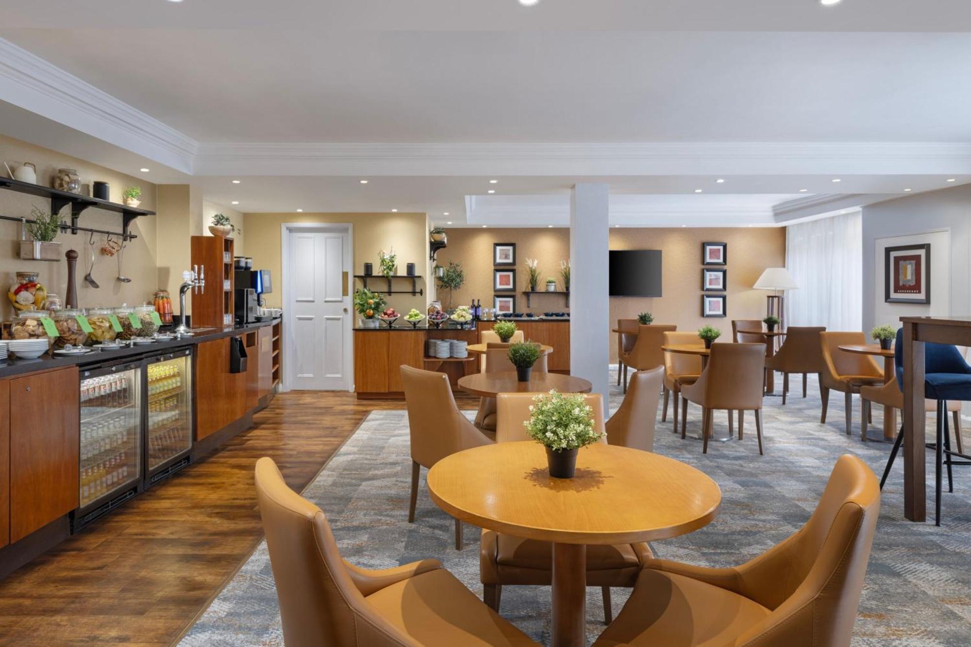 Delta Hotels By Marriott Heathrow Windsor Eksteriør billede