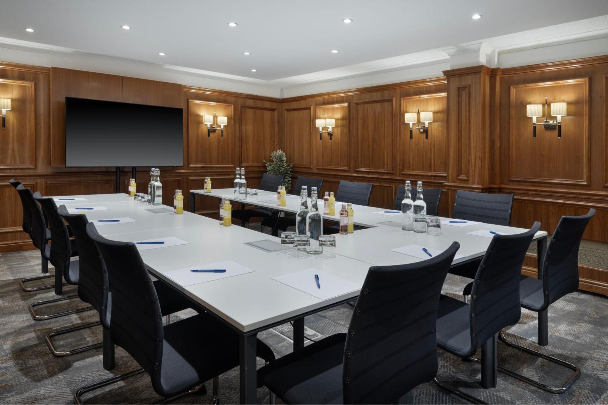 Delta Hotels By Marriott Heathrow Windsor Eksteriør billede