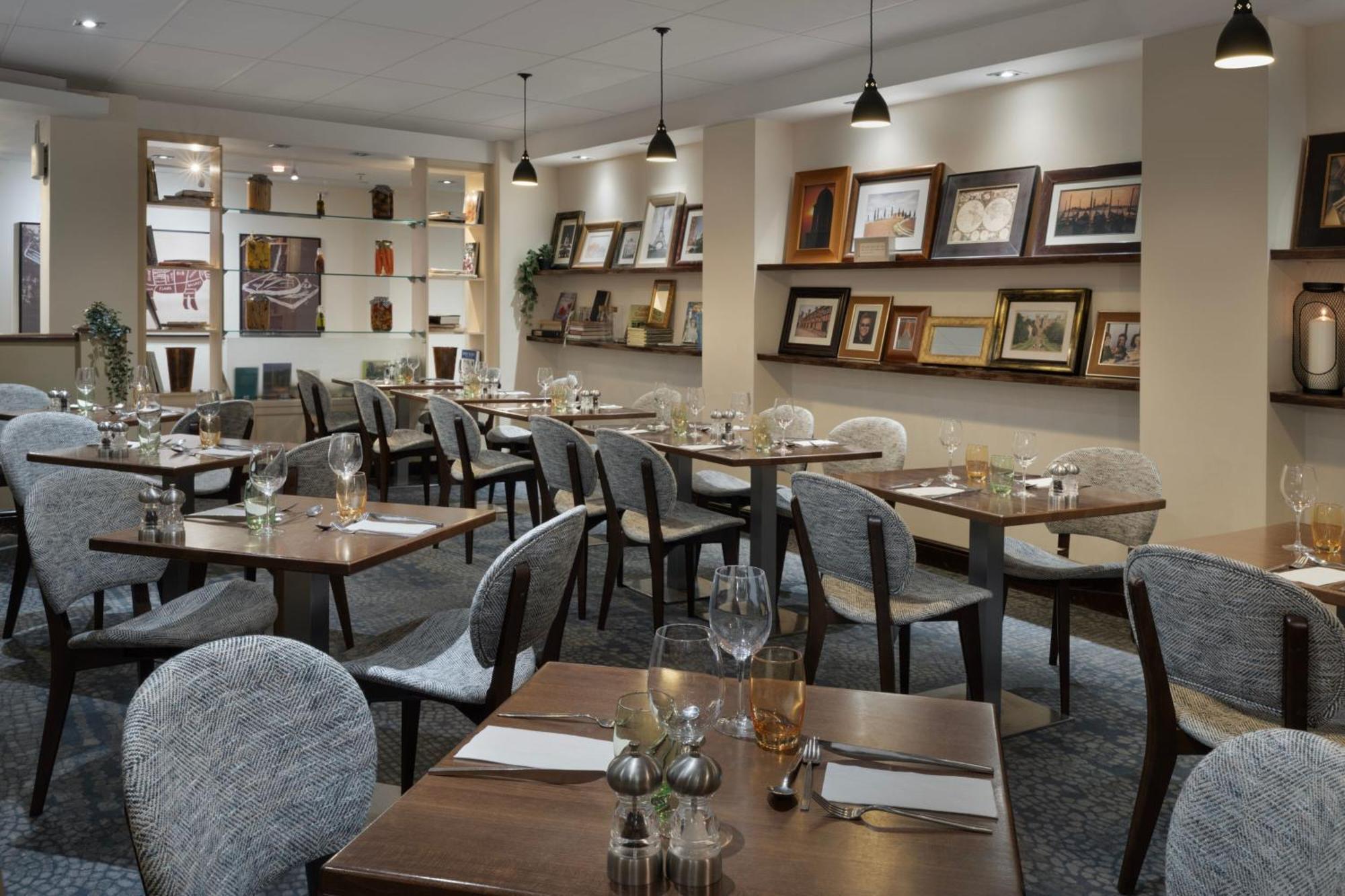 Delta Hotels By Marriott Heathrow Windsor Eksteriør billede