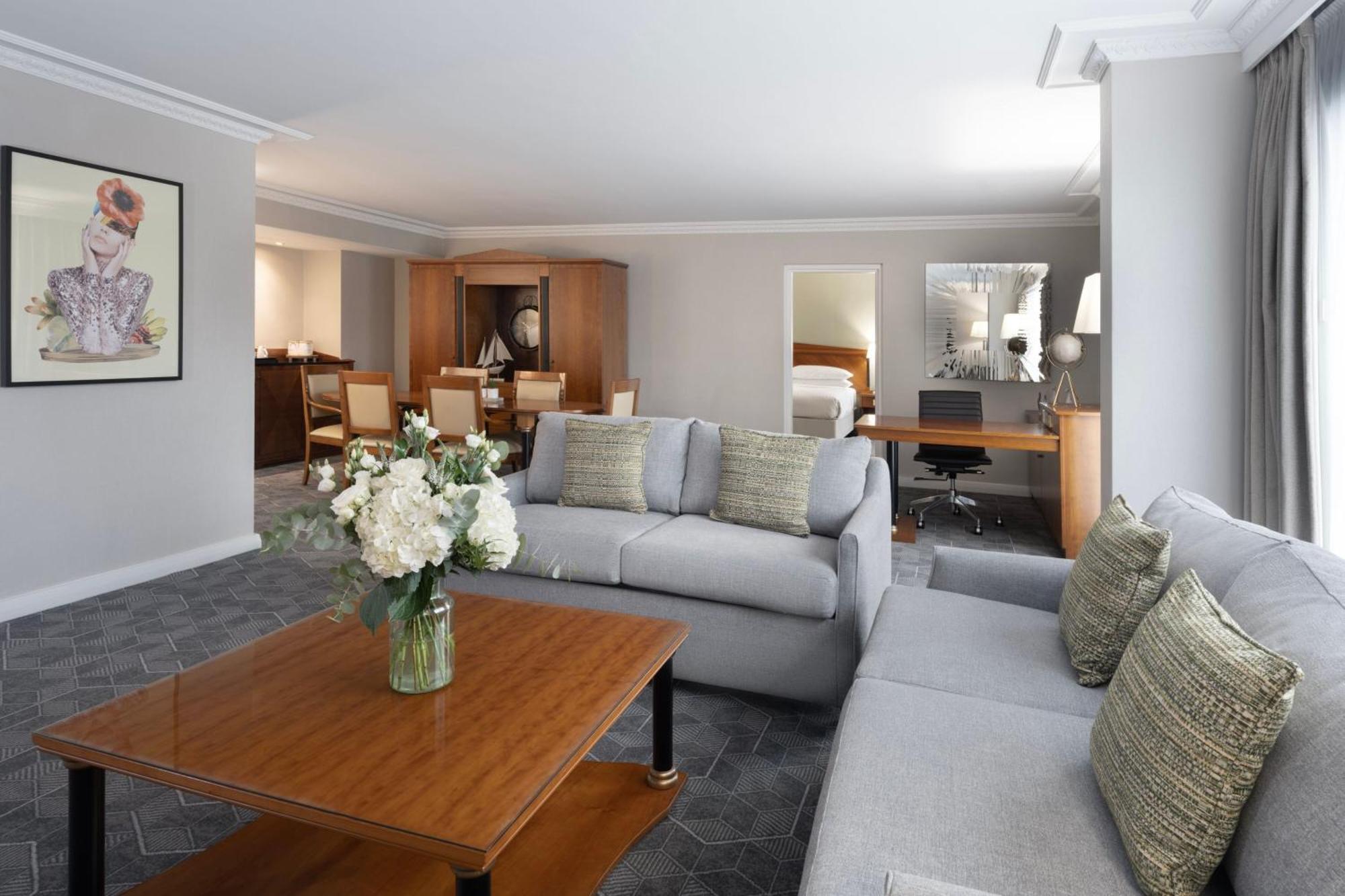 Delta Hotels By Marriott Heathrow Windsor Eksteriør billede