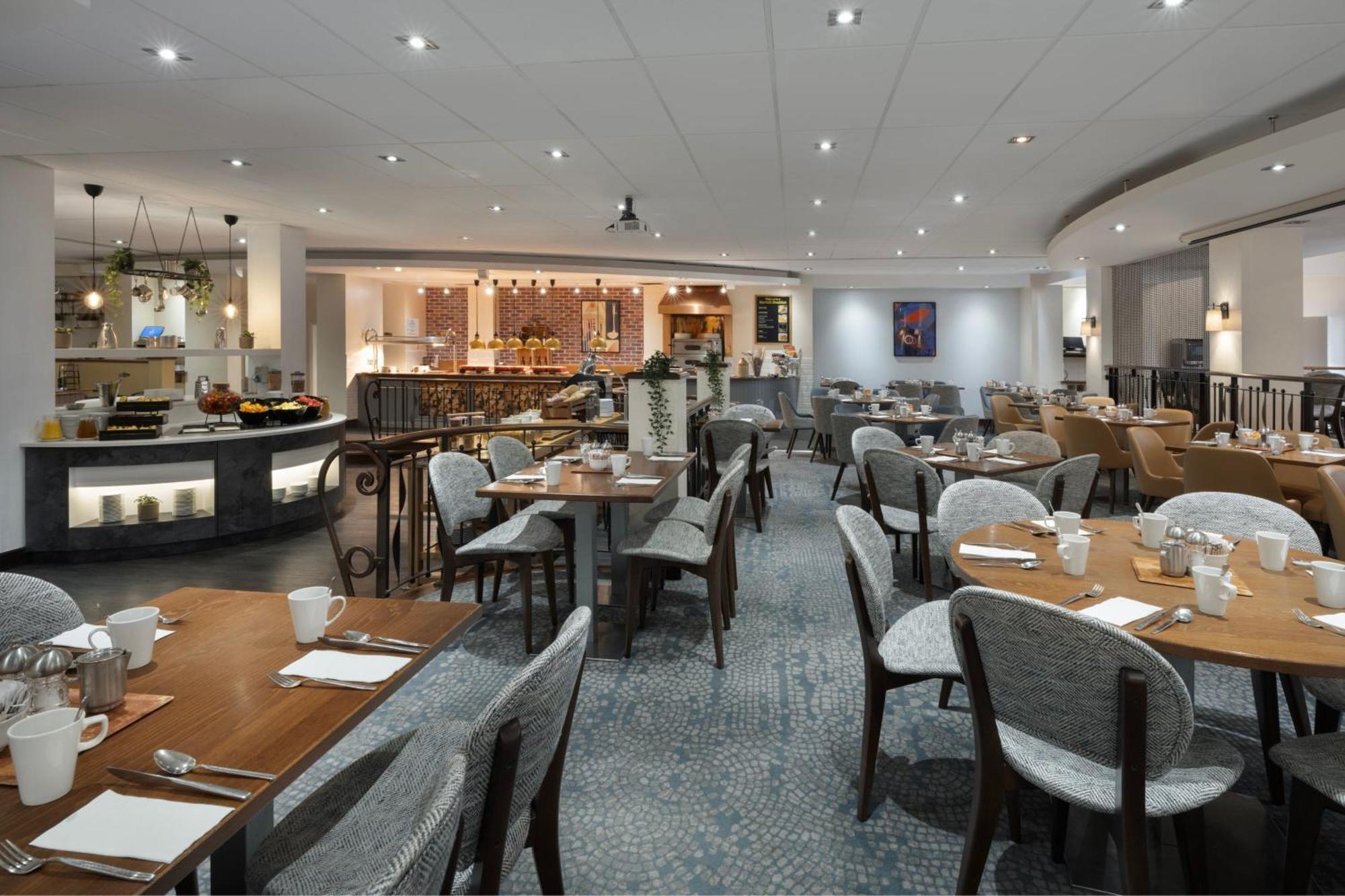 Delta Hotels By Marriott Heathrow Windsor Eksteriør billede
