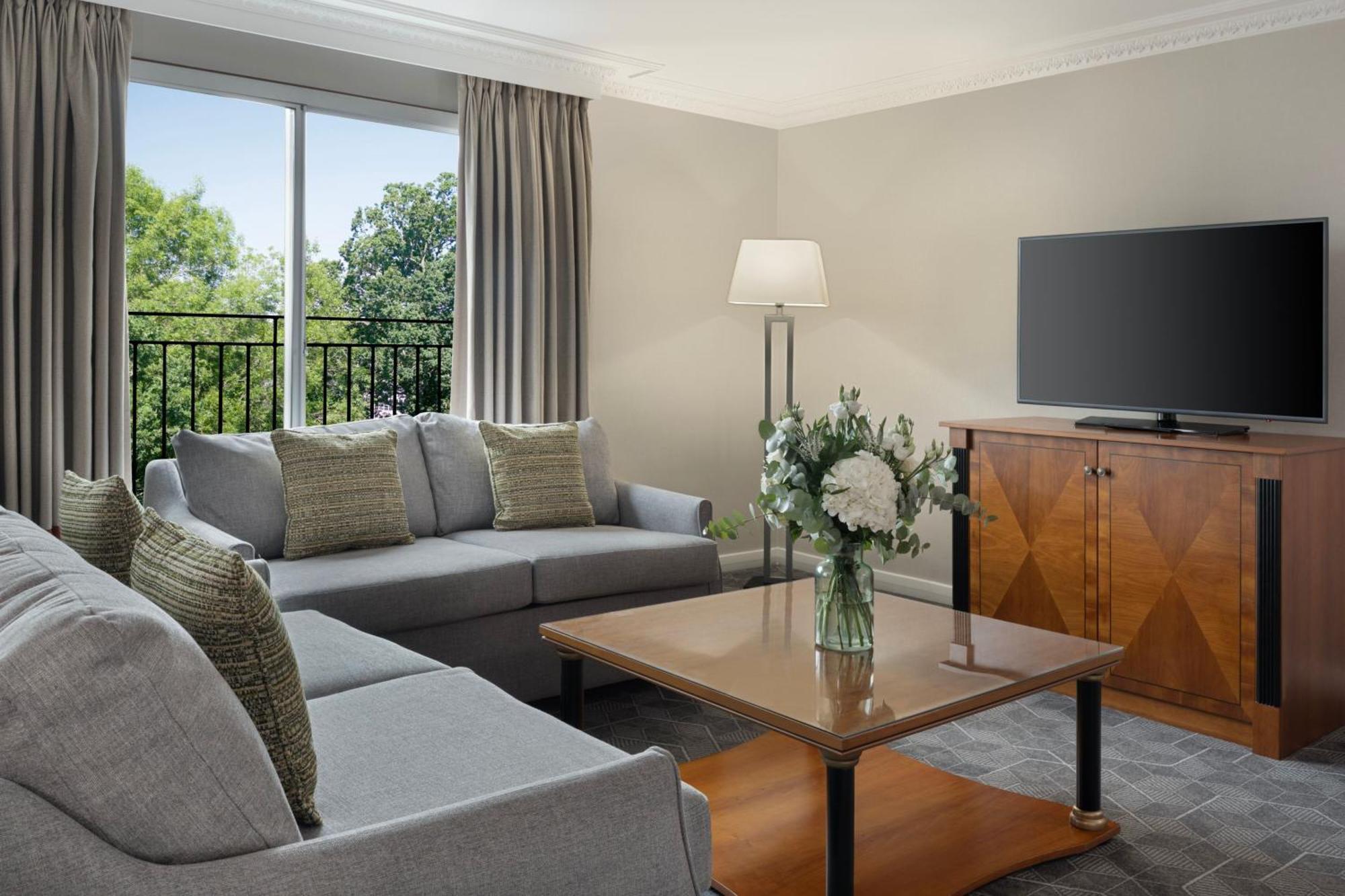Delta Hotels By Marriott Heathrow Windsor Eksteriør billede