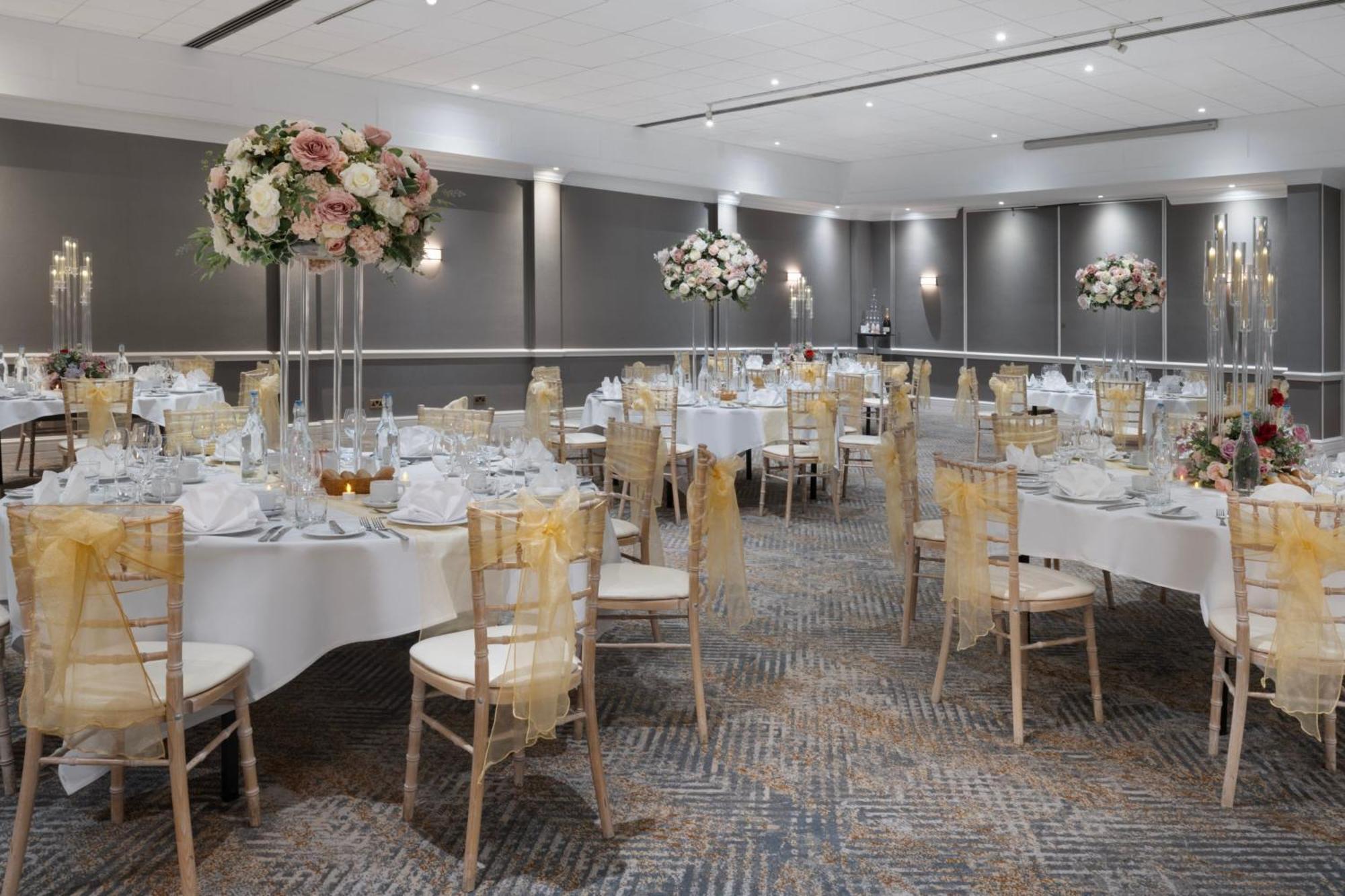 Delta Hotels By Marriott Heathrow Windsor Eksteriør billede