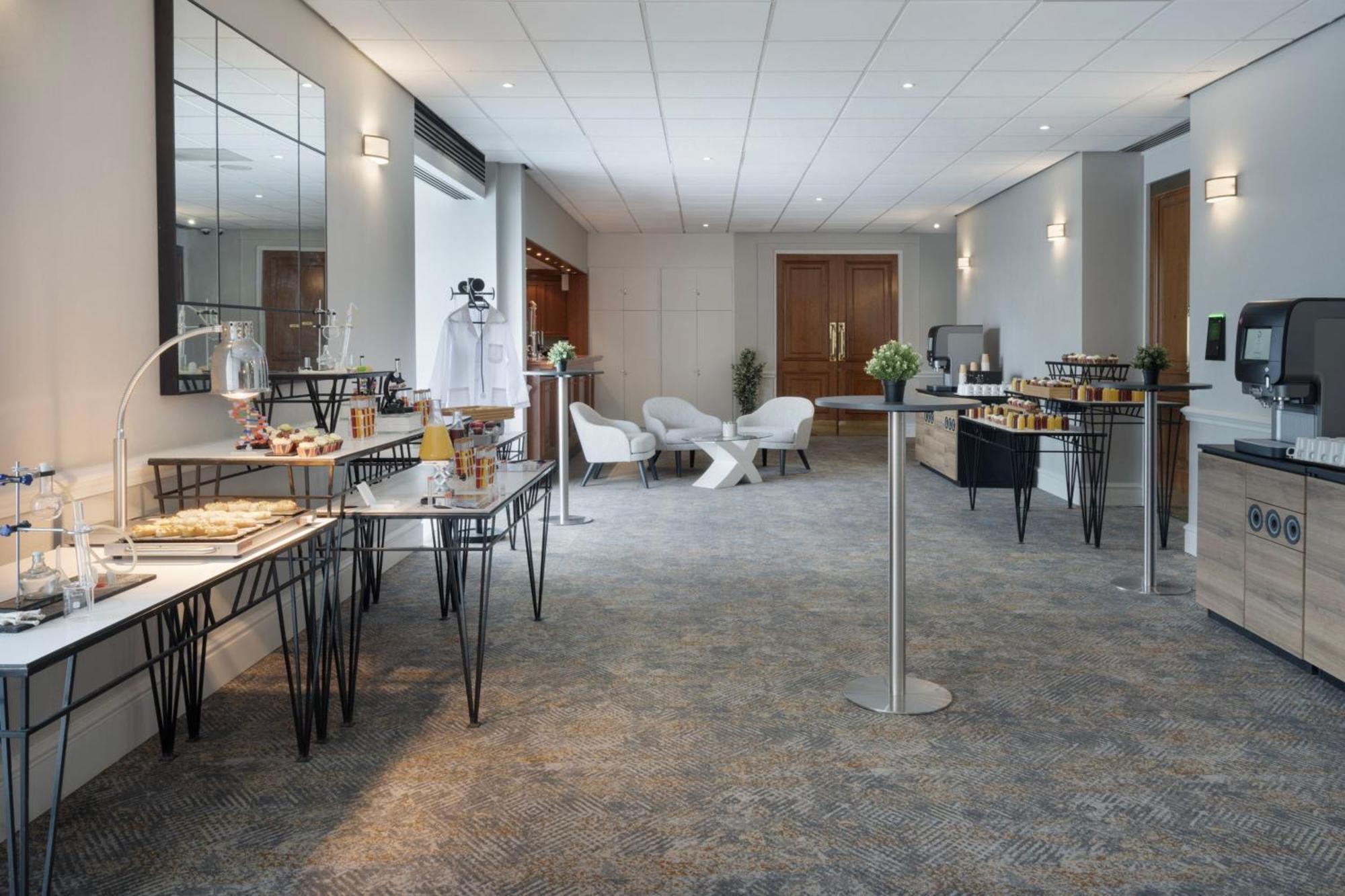 Delta Hotels By Marriott Heathrow Windsor Eksteriør billede