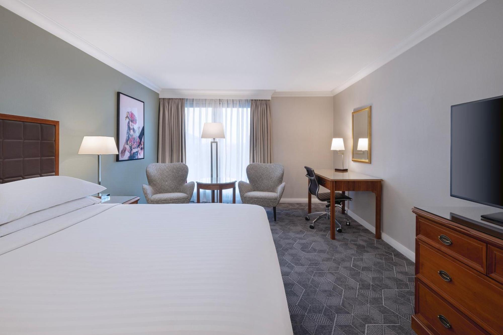 Delta Hotels By Marriott Heathrow Windsor Eksteriør billede