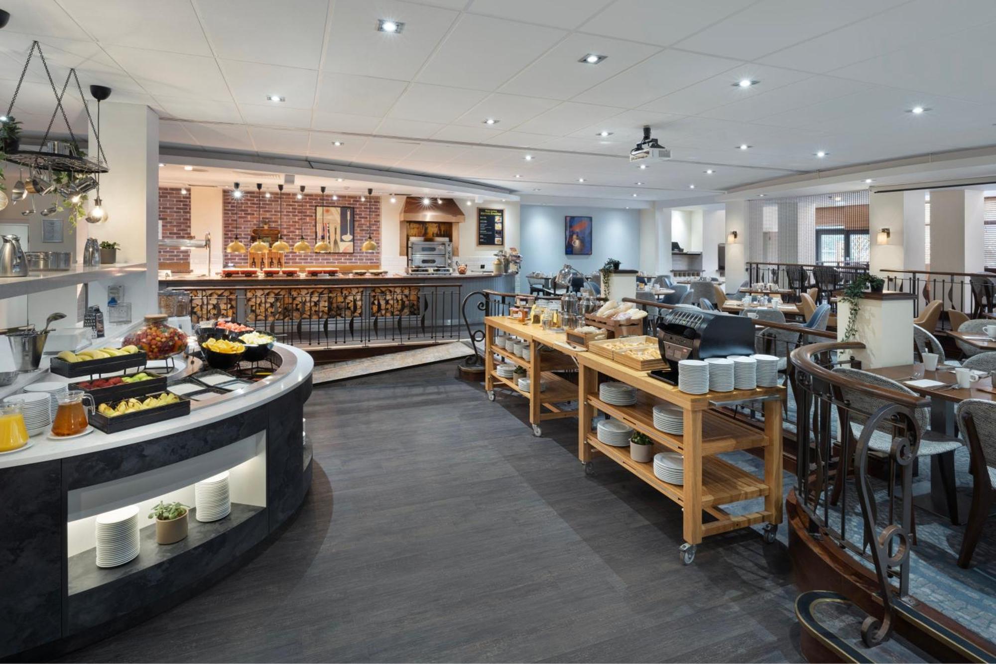 Delta Hotels By Marriott Heathrow Windsor Eksteriør billede