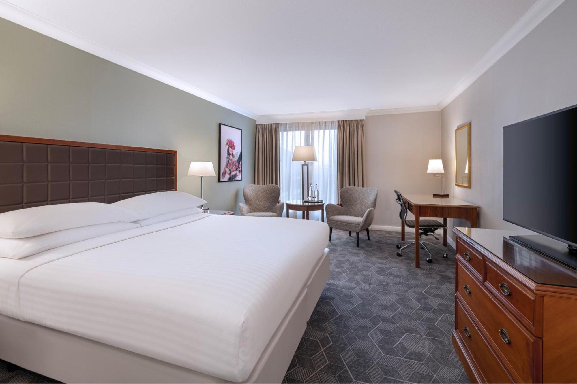 Delta Hotels By Marriott Heathrow Windsor Eksteriør billede