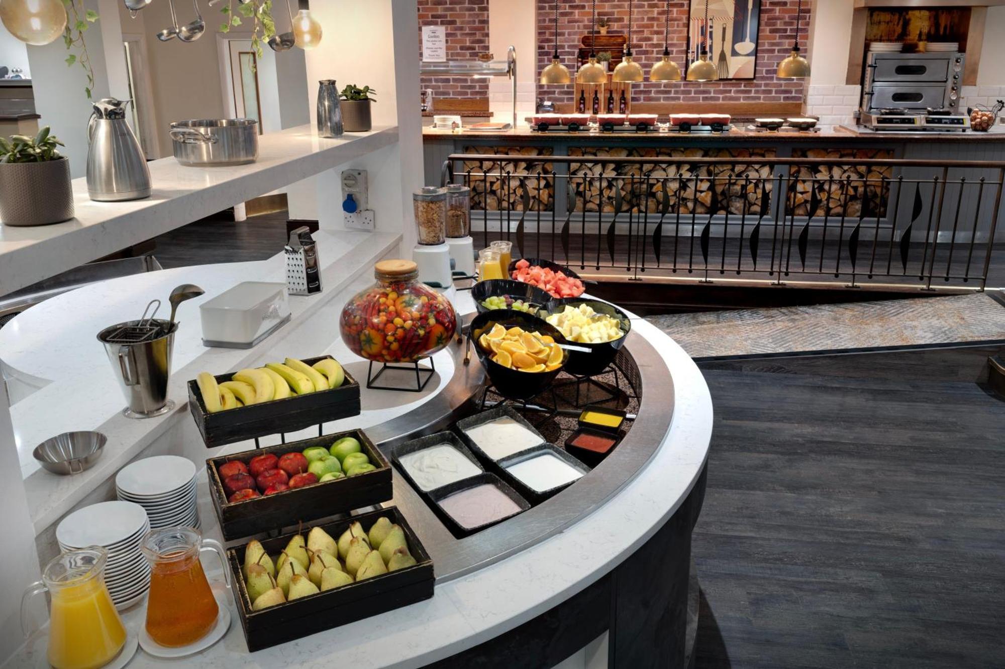 Delta Hotels By Marriott Heathrow Windsor Eksteriør billede