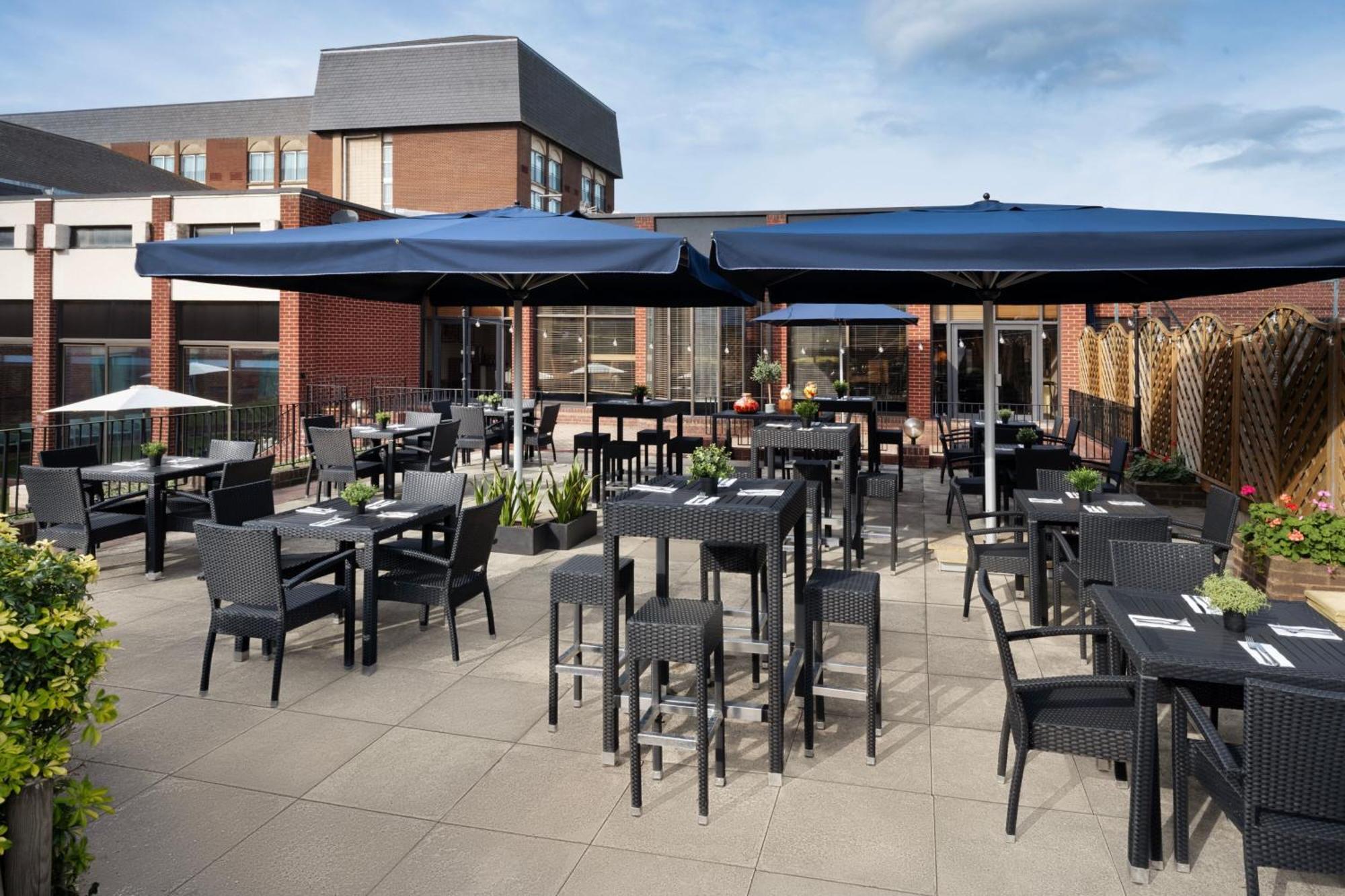 Delta Hotels By Marriott Heathrow Windsor Eksteriør billede