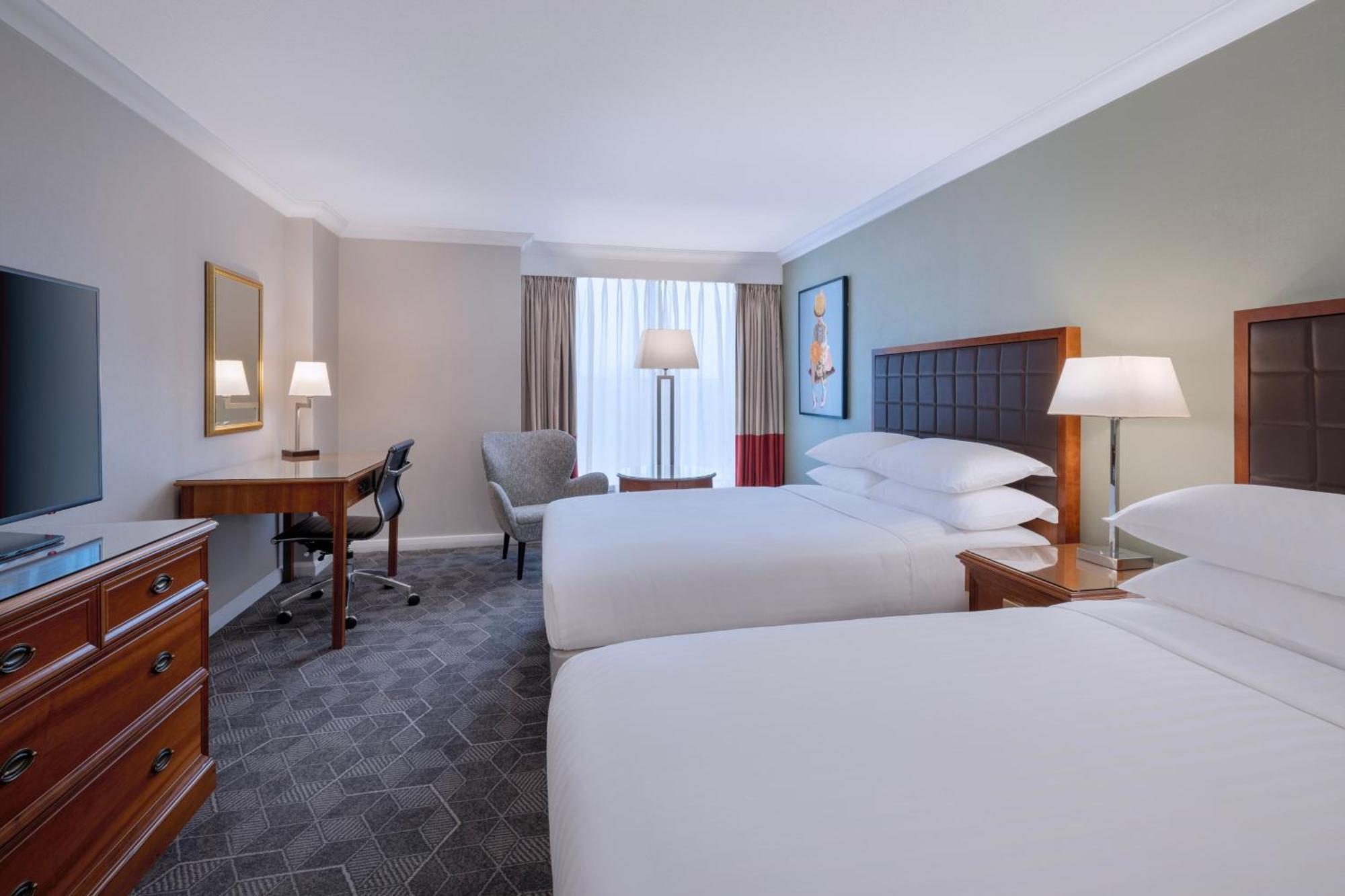 Delta Hotels By Marriott Heathrow Windsor Eksteriør billede