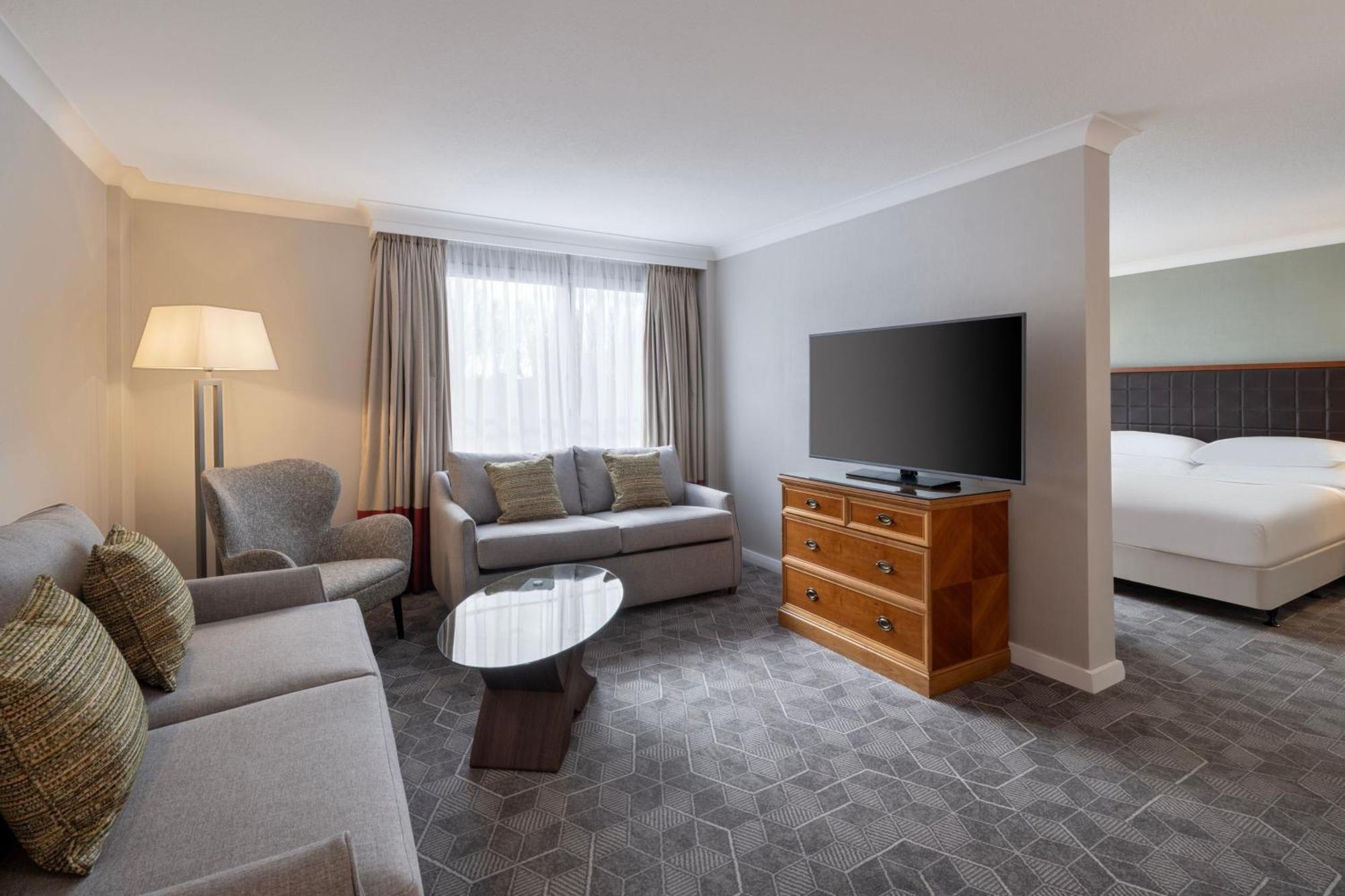Delta Hotels By Marriott Heathrow Windsor Eksteriør billede