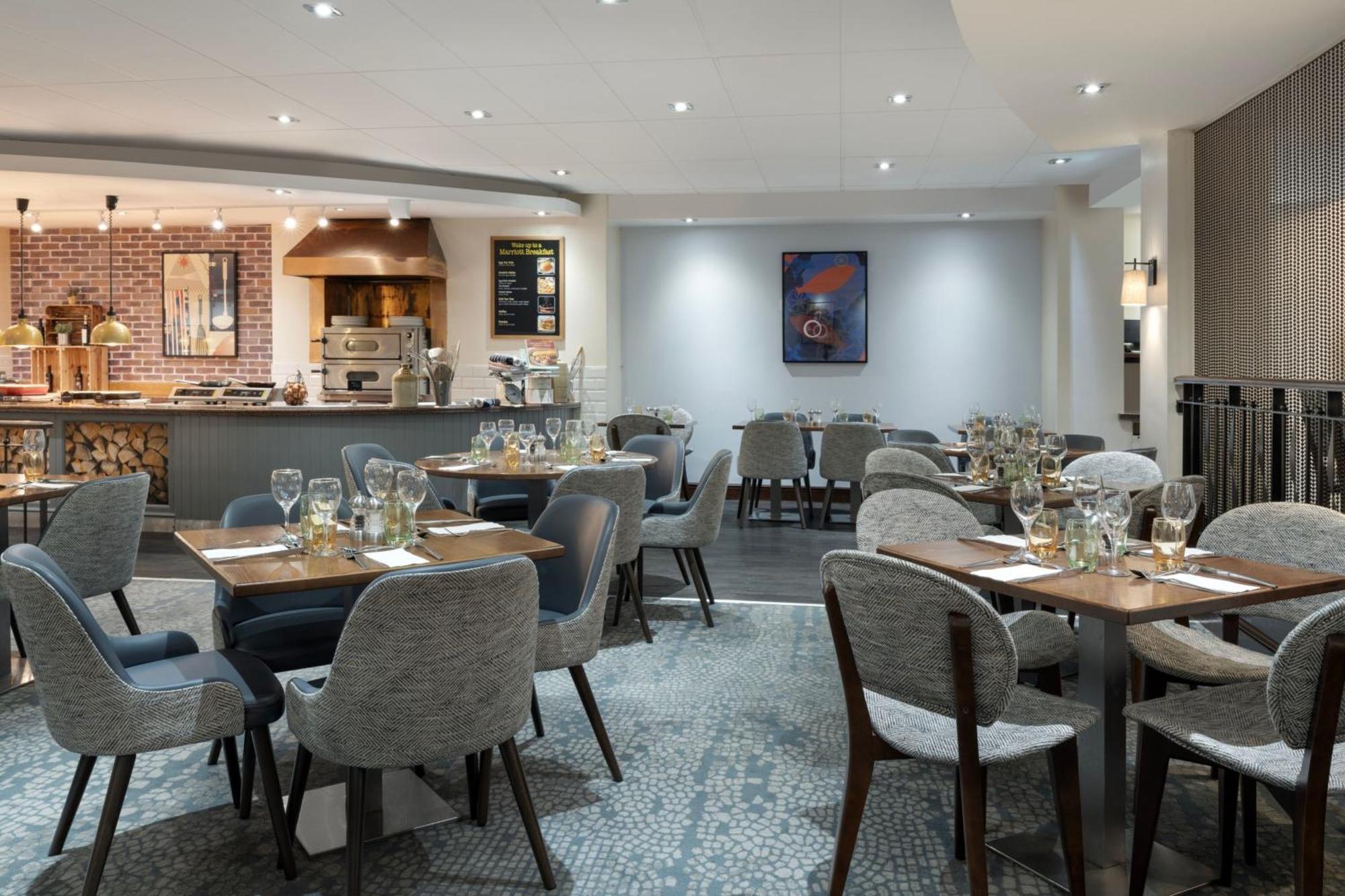 Delta Hotels By Marriott Heathrow Windsor Eksteriør billede